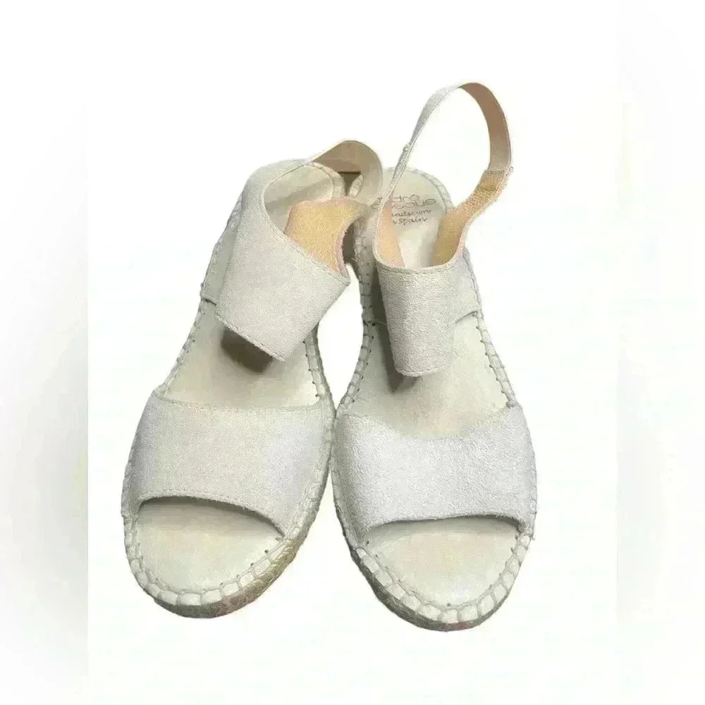 Andre Assous Tan Wedge Espadrille Sandals Size 40 leather in excellent condition